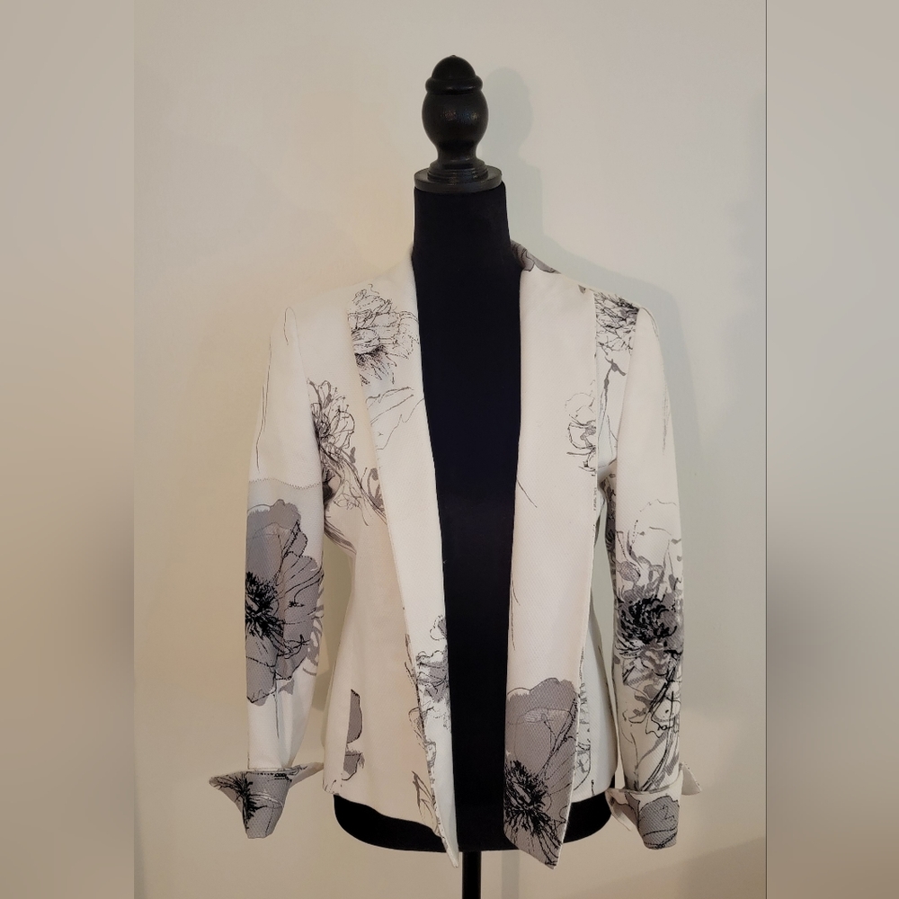 Austin Reed Black,  White & Gray Flower print blazer open front,  Lined, sz 10P